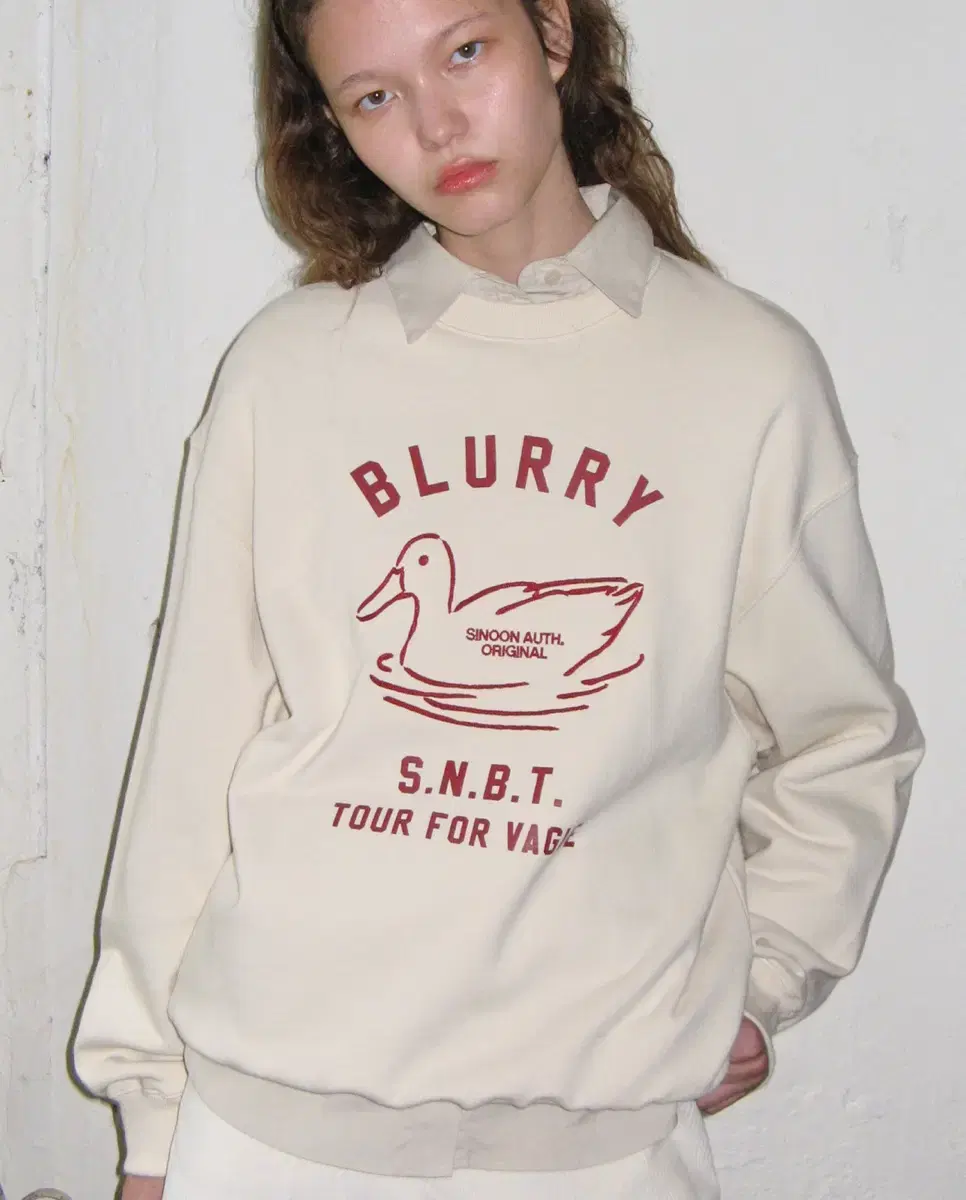 시눈 맨투맨 BLURRY DUCK SWEATSHIRT